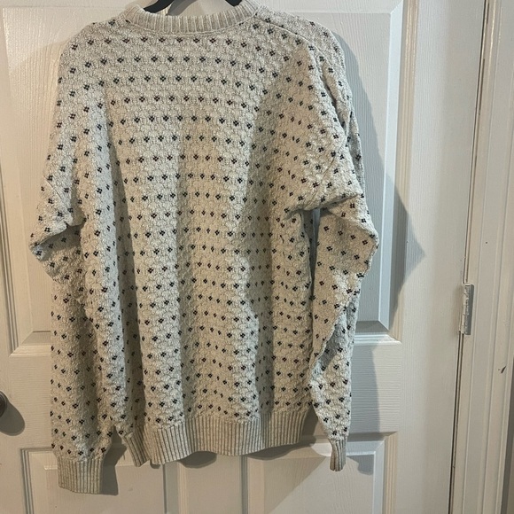 St. John's Bay Beige and Black Crewneck Sweater - Picture 5 of 7